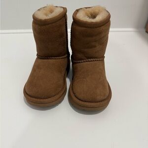 UGG CLASSIC BOOTS SIZE 6